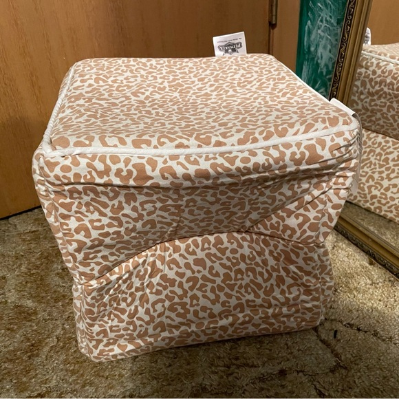 Collapsible Leopard Spot Cat bed Cave - Picture 3 of 7